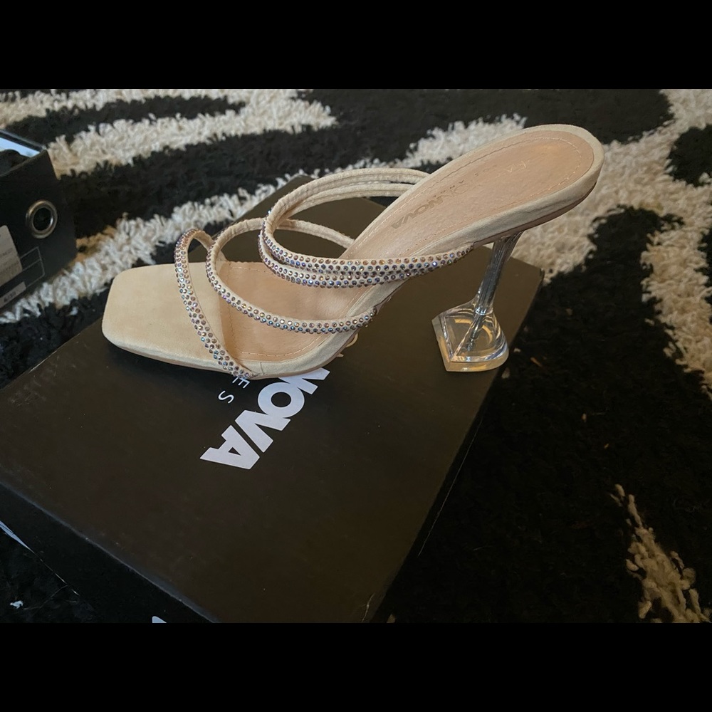 Beautiful heels - Picture 5 of 7
